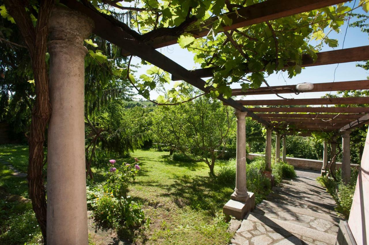 Hazelnut Valley Guarene Dış mekan fotoğraf